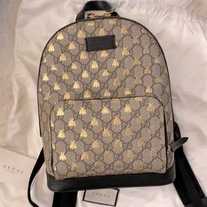 Gucci GG Supreme bees backpack